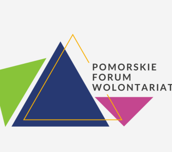 grafika pomorskiego forum wolontariatu, cztery trójkąty różnej wielkości i kolorów