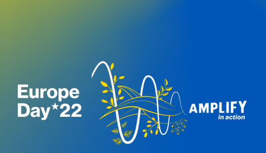 niebieska grafika napis Europe day 2022