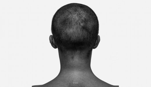 zdjęcie czarno-białe portretowe tył człowieka