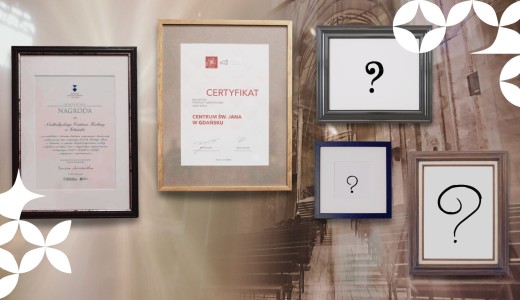 zdjęcie 5-ciu ramek na zdjecia, dwa wypełnione certyfikatami i nagrodami, 3 ze znakami zapytania
