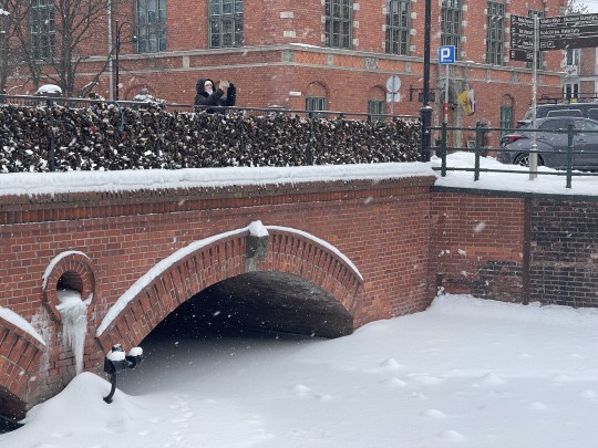 zimowy krajobraz okolice starego miasta w Gdańsku kanał Raduni 