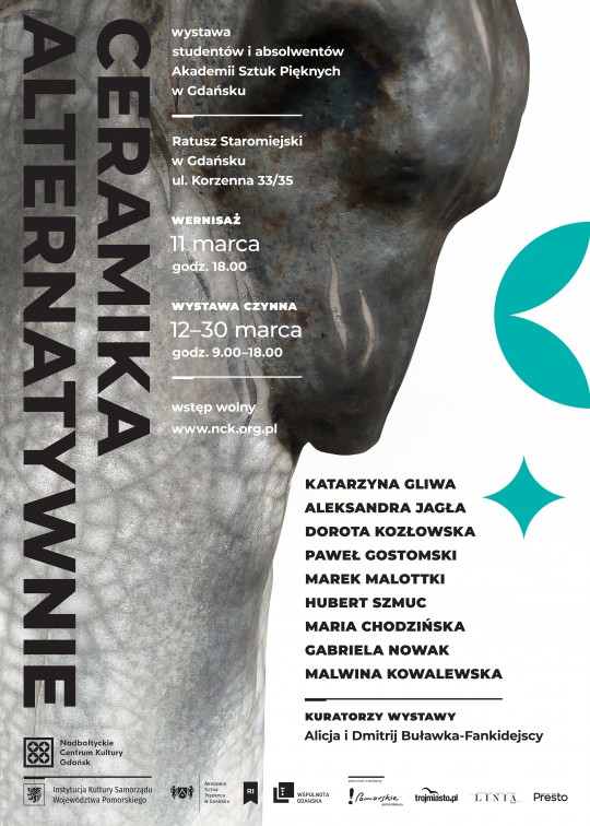 plakat wystawy ceramika alternatywnie - fragment rzeźby, daty, nazwiska artystów