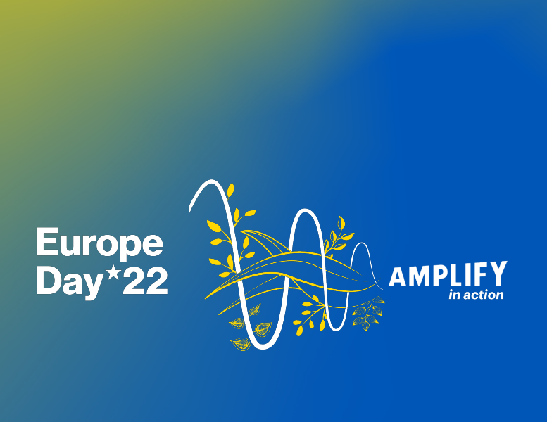 niebieska grafika napis Europe day 2022
