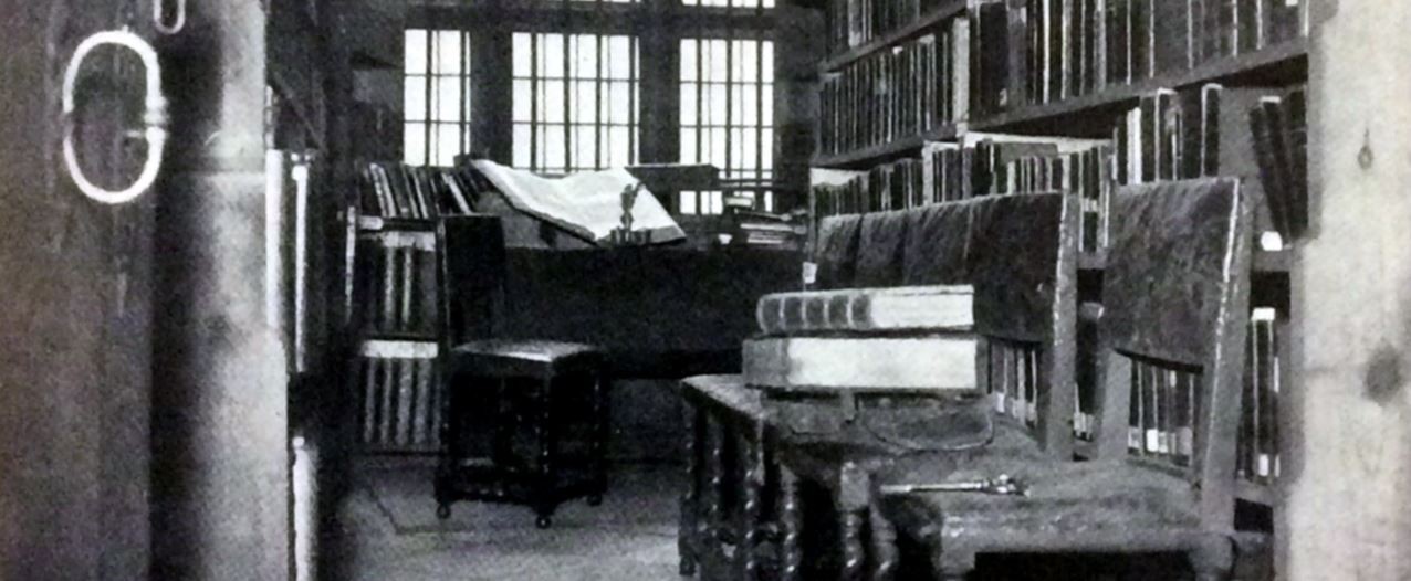 Archwialen zdjęc biblioteki w kościele św. jana. Czarno białe