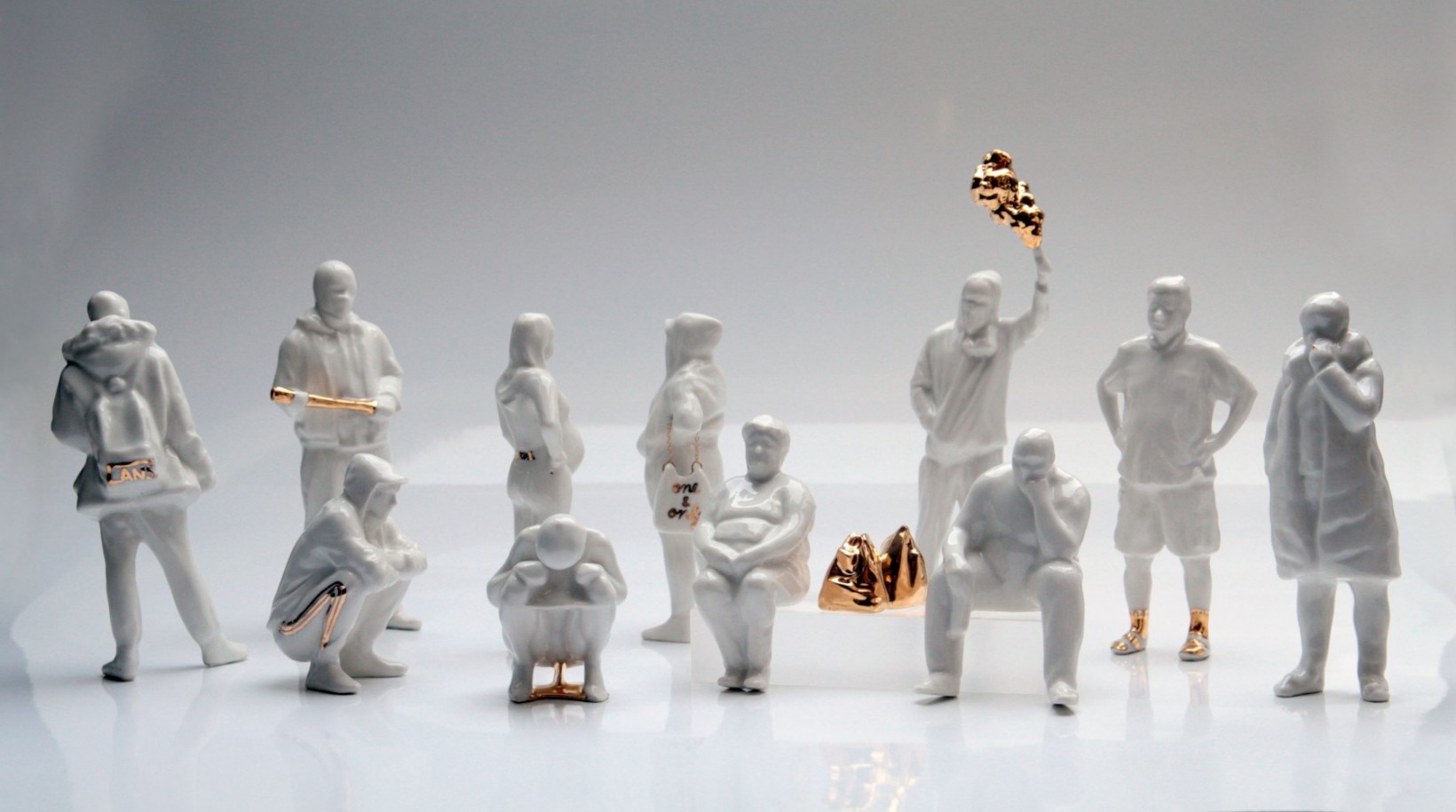 zdjęcie 11 porcelanowych figurek, porcelain figures, rzeźba współczesna