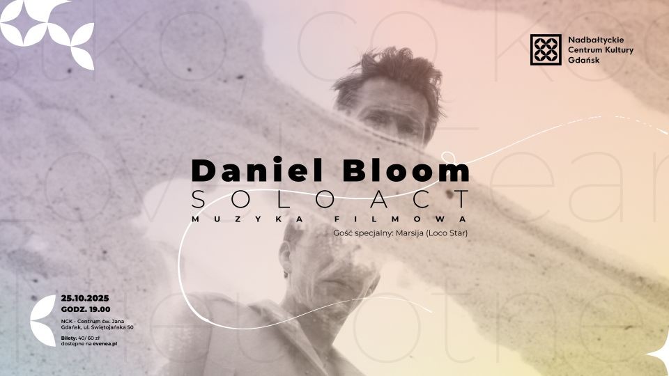zdjęcie, portret mężyczyzny - odbicie w kałuży, napis: Daniel Bloom Solo Act 