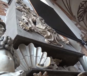 Zabytki Centrum św. Jana - nagrobek Nathanaela Schröedera