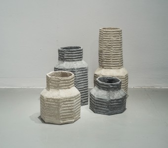 zdjęcie wazonów ceramicznych