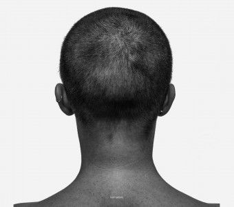 zdjęcie czarno-białe portretowe tył człowieka