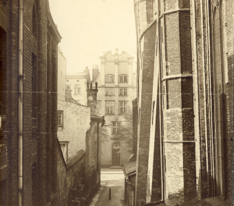 centrum_sw_jana_prezbiterium_sciana